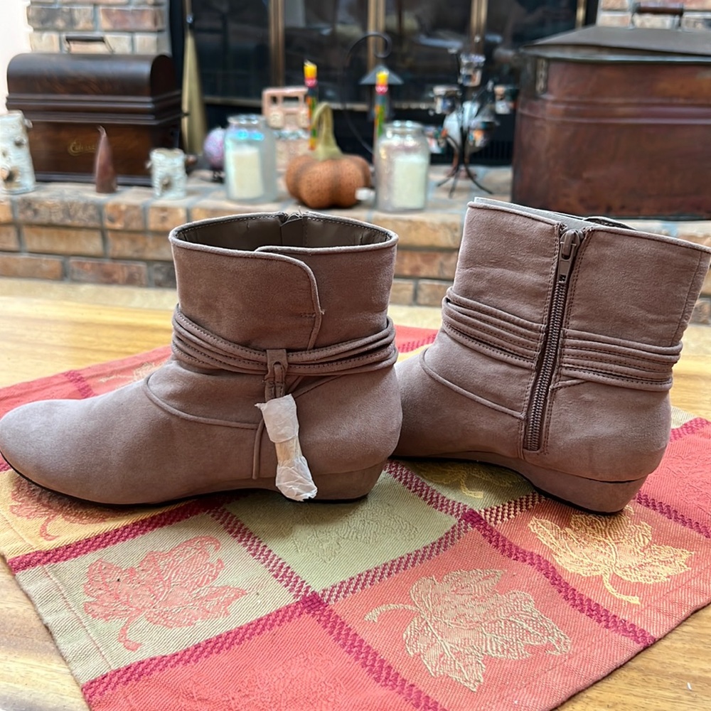 NEW Fergalicious tan suede ankle boots size 6.5